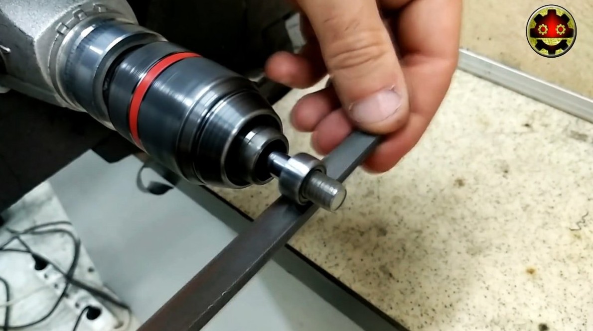 Как из обычных гаек сделать очень крутой брелок без токарного станка