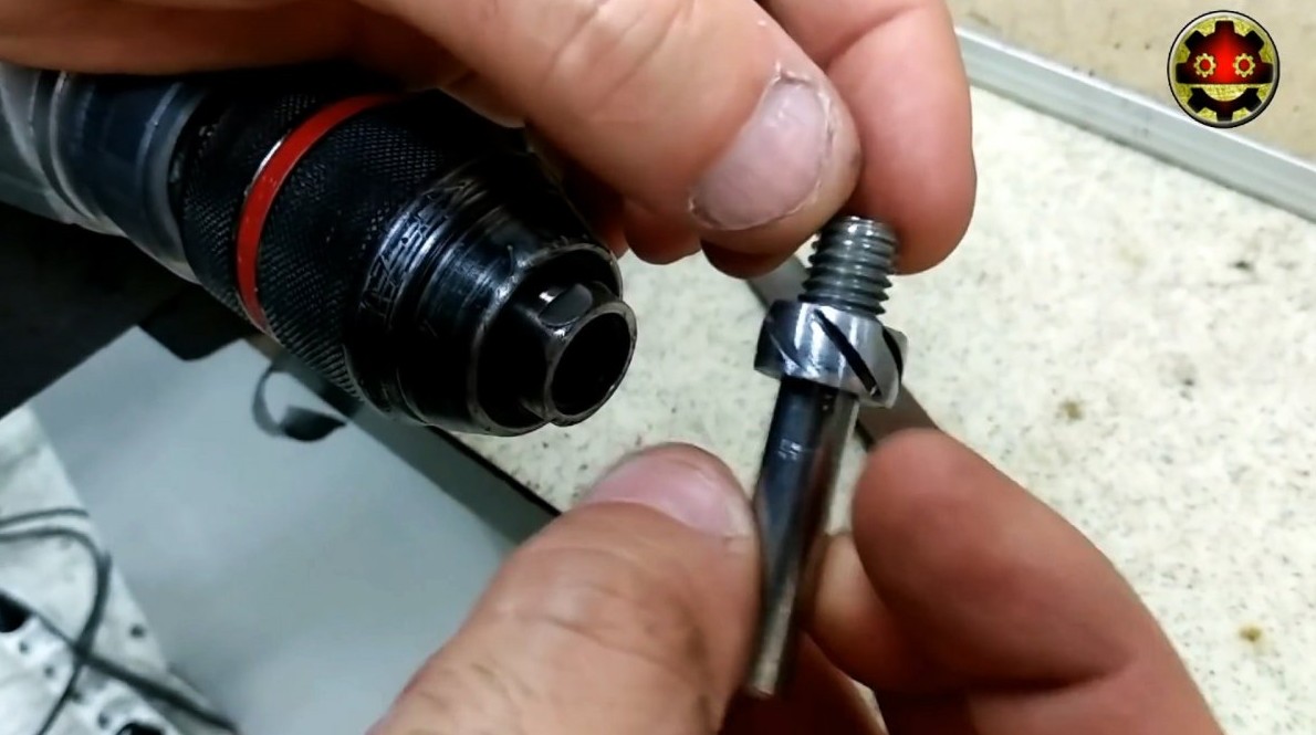 Как из обычных гаек сделать очень крутой брелок без токарного станка