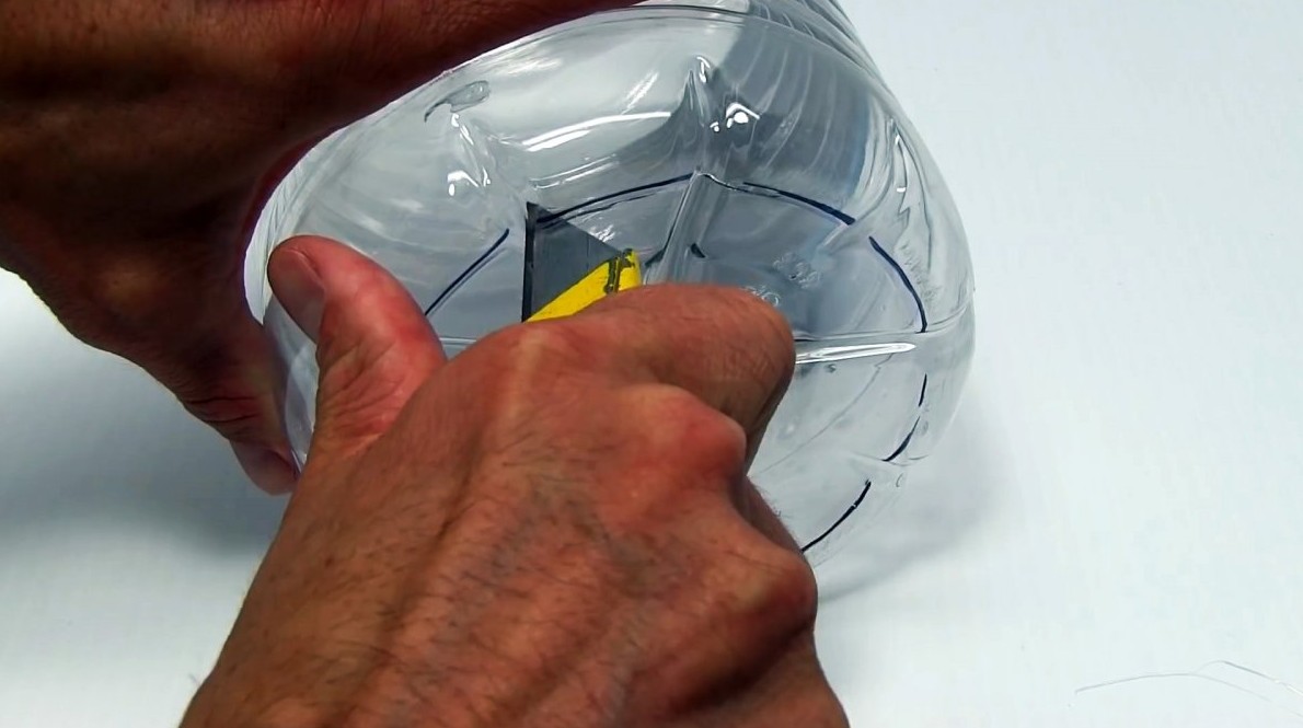 Как сделать уловистую ловушку для рыбы из ПЭТ бутыли