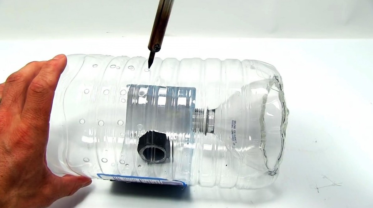 Как сделать уловистую ловушку для рыбы из ПЭТ бутыли