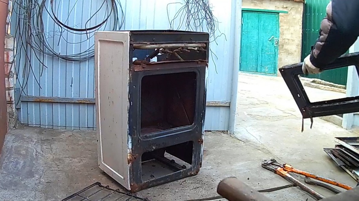 Сколько можно заработать разобрав на металлолом старую газовую плиту