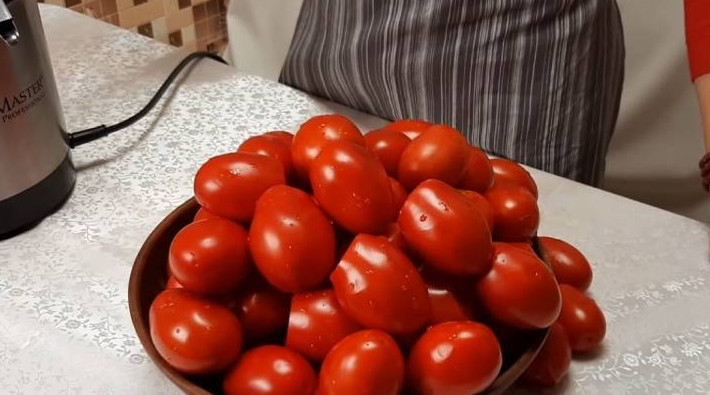 Готовлю густую томатную пасту без многочасового уваривания. В готовом продукте ложка стоит и не падает - «Своими руками»