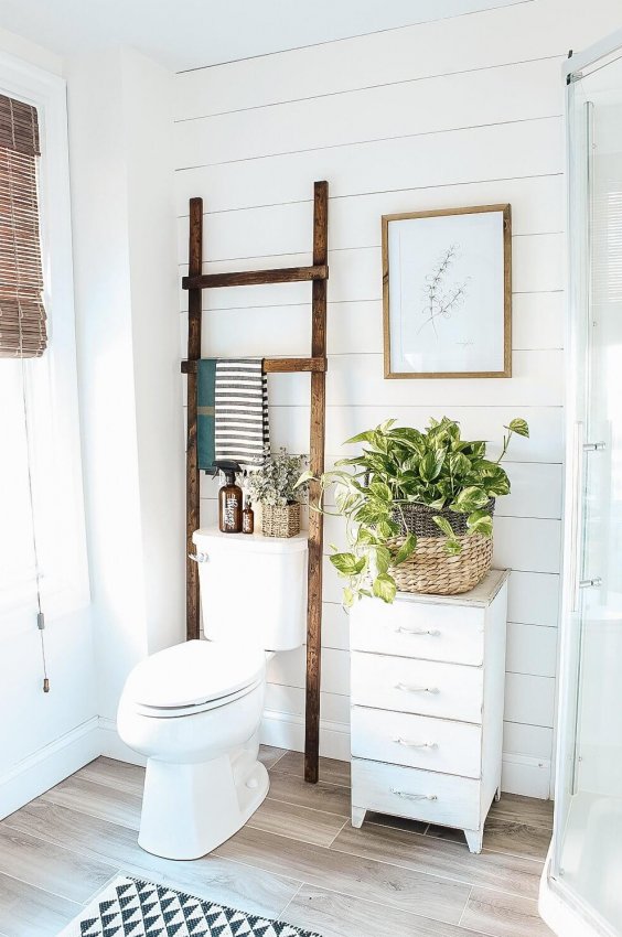 Используйте все свободное место в ванной: умные идеи хранения над унитазом - «Мебель»