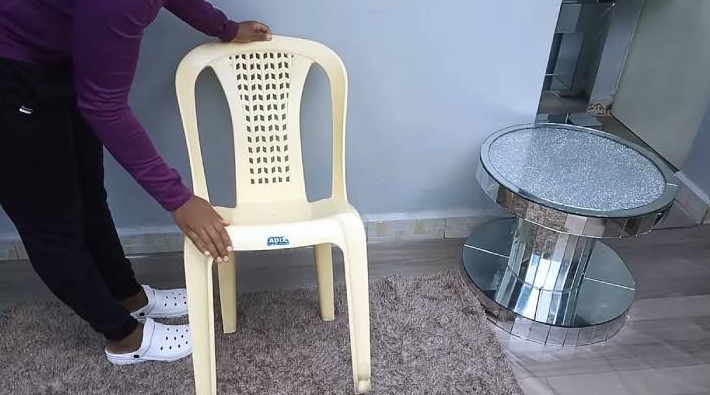 Невероятная трансформация без шитья! Мягкое кресло из пластикового стула - «Мебель»